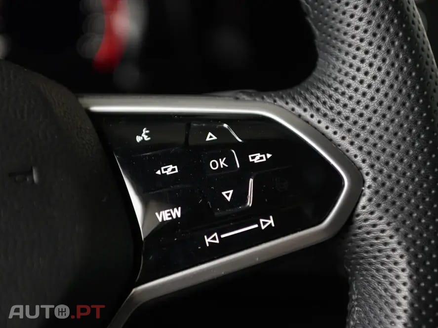 Volkswagen Golf 1.5 eTSI OPF DSG R-Line