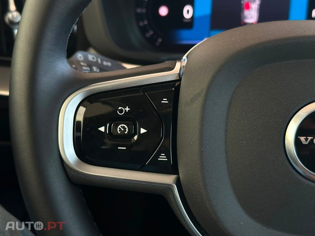 Volvo XC60 2.0 T6 PHEV Core AWD