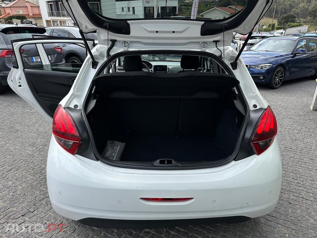 Peugeot 208 1.2 PureTech Signature