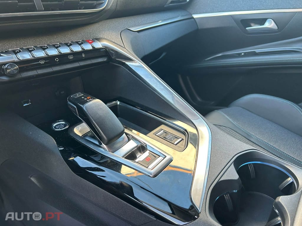 Peugeot 3008 1.6 Hybrid Allure e-EAT8