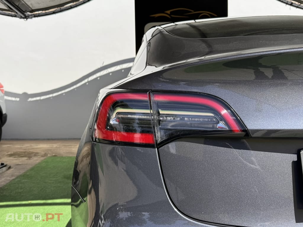 Tesla Model 3 Standard Range Plus RWD