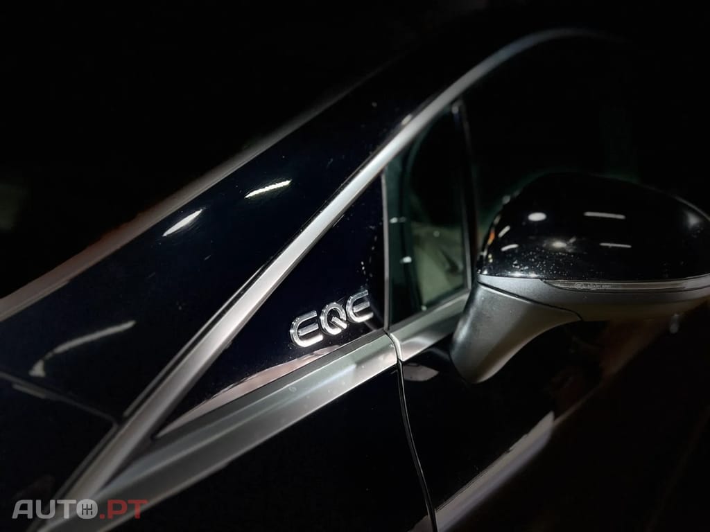Mercedes-Benz EQE 300 Electric Art