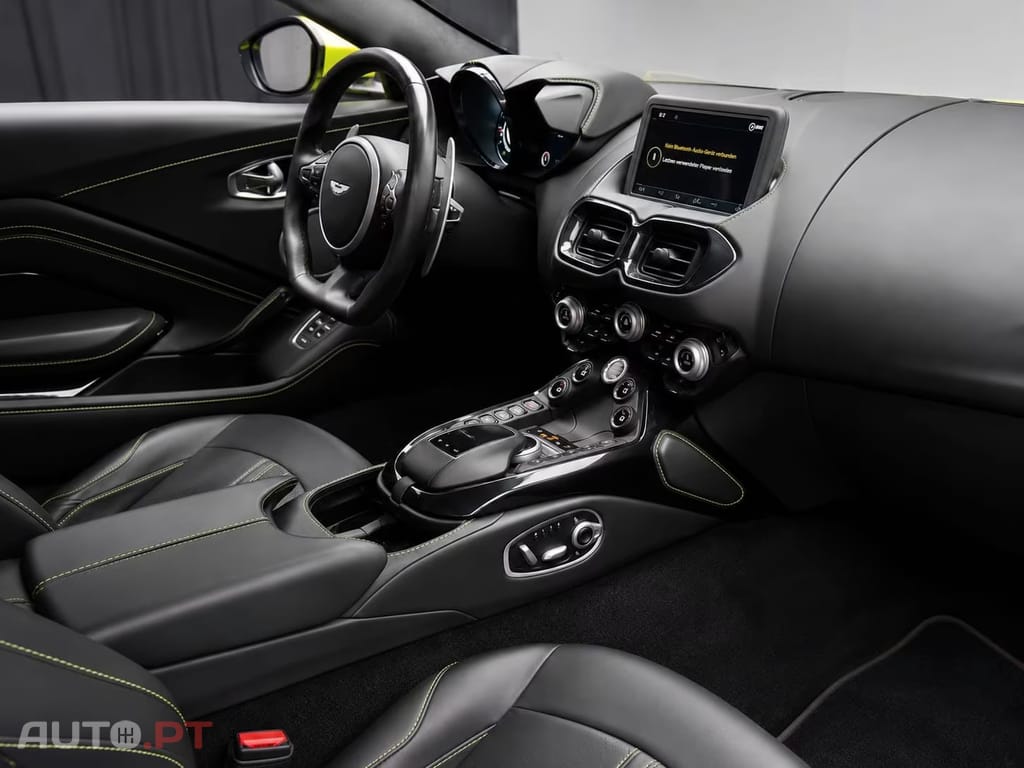 Aston Martin Vantage Coupé V8