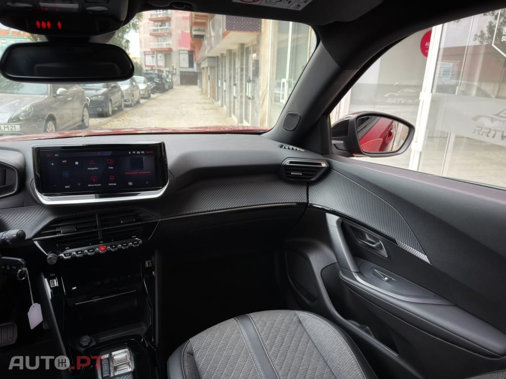 Peugeot 2008 PureTech 130 EAT8 GT