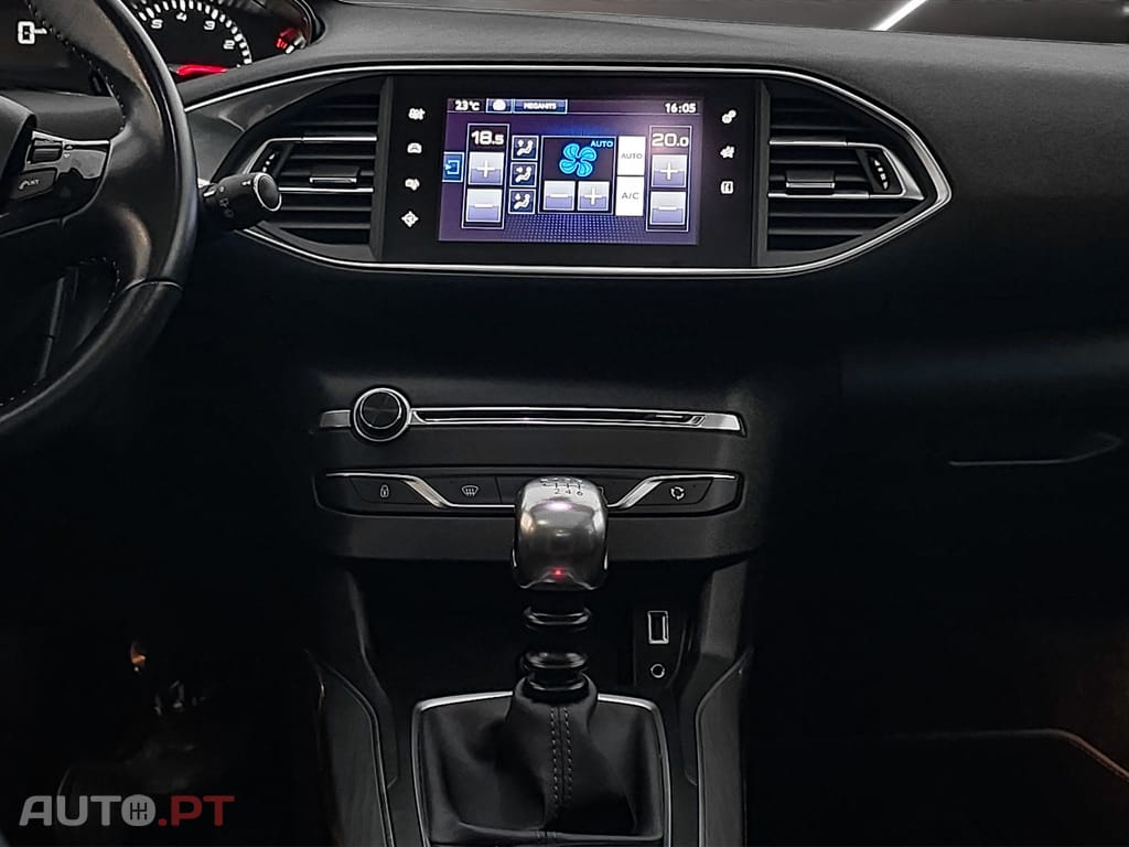 Peugeot 308 1.2 PureTech Allure Faróis Full LED