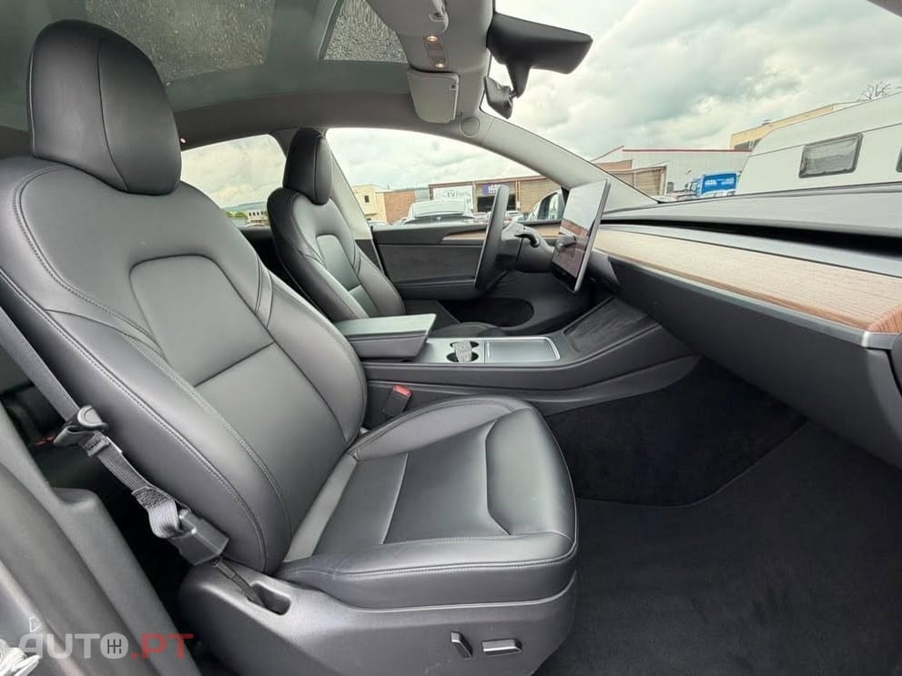 Tesla Model Y RWD — fotografia 5