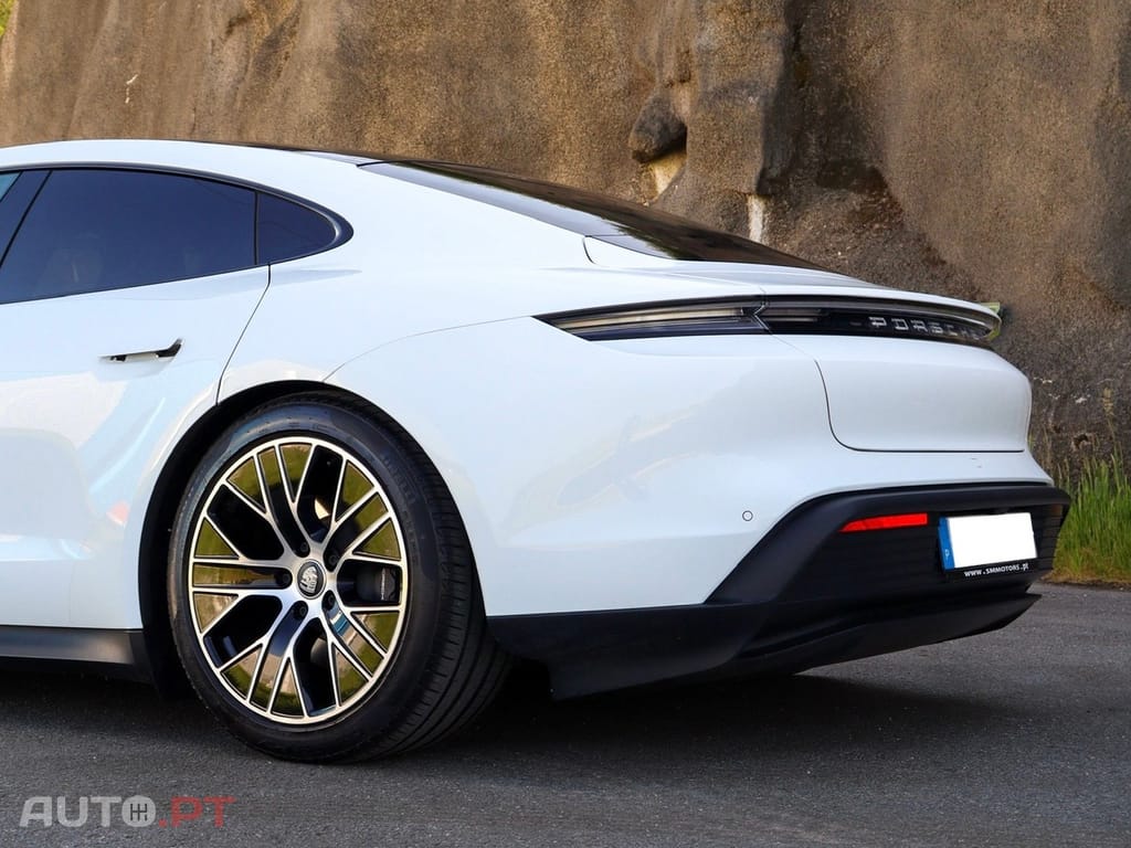 Porsche Taycan Standard