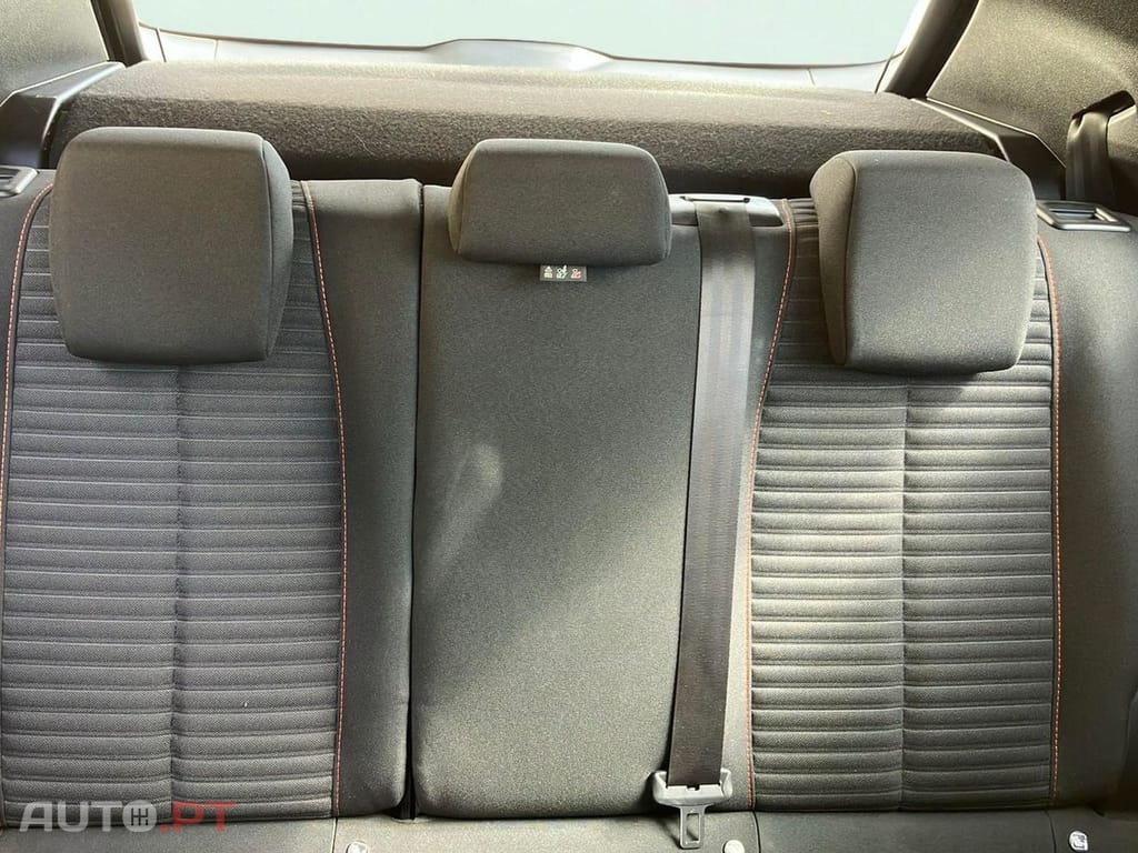 Peugeot E-2008 50 kWh Active Pack
