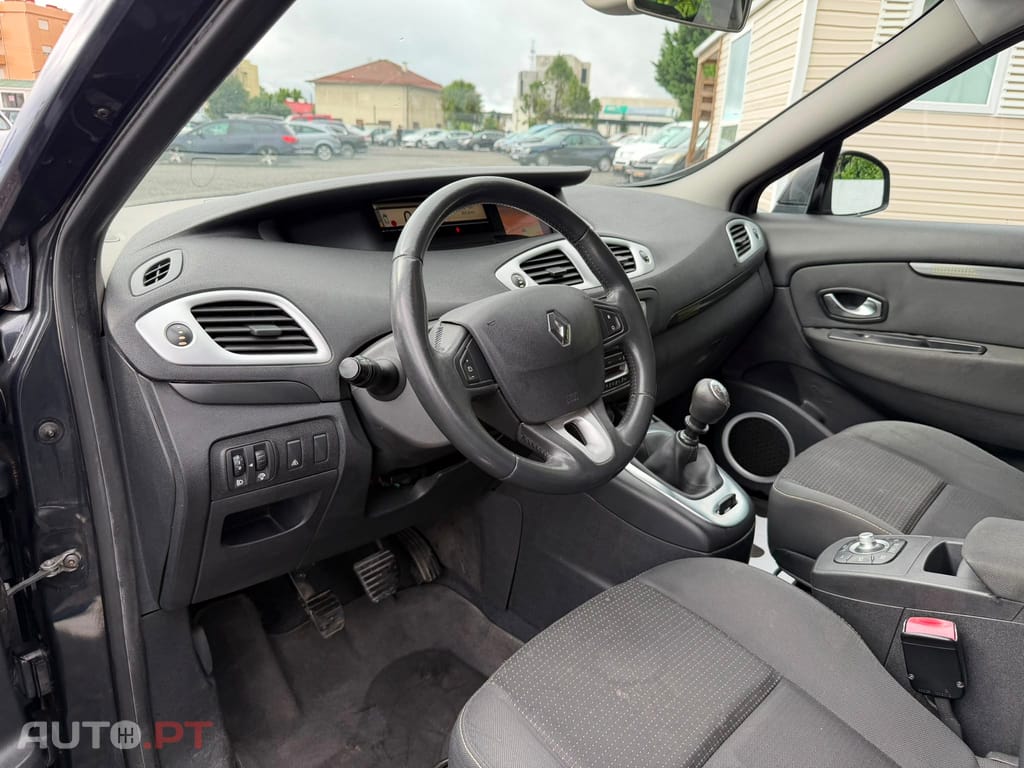 Renault Scénic 1.9 dCi FAP Dynamique