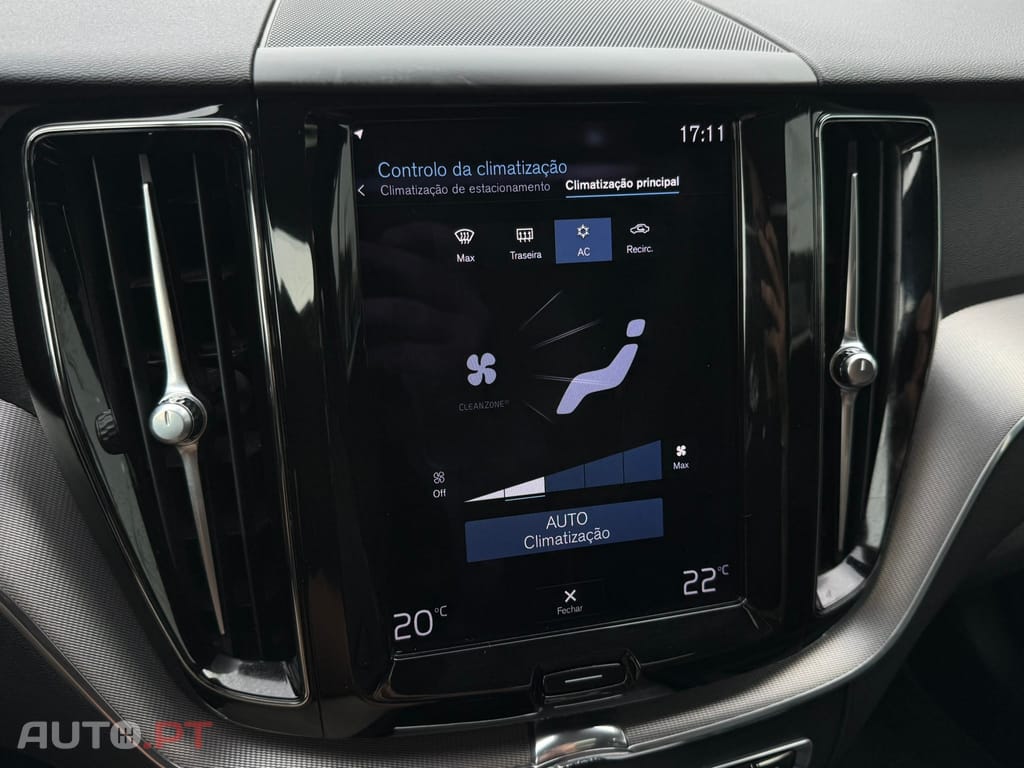 Volvo XC60 2.0 T6 PHEV R-Design AWD
