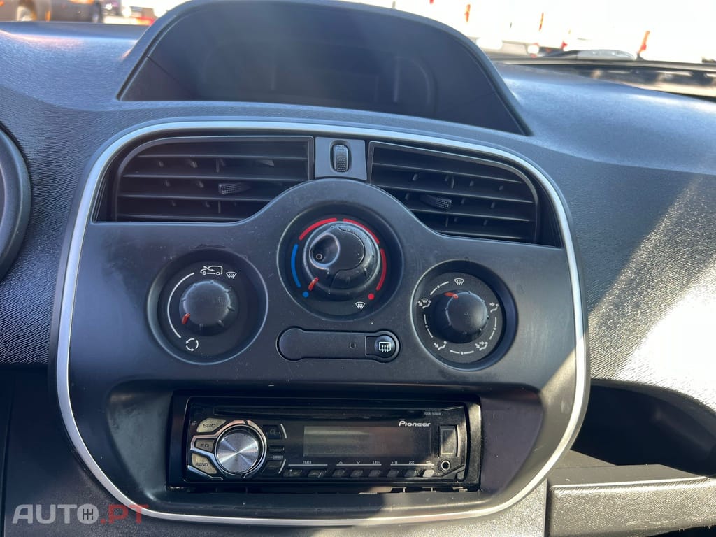 Renault Kangoo Isotérmica com Sistema de frio.