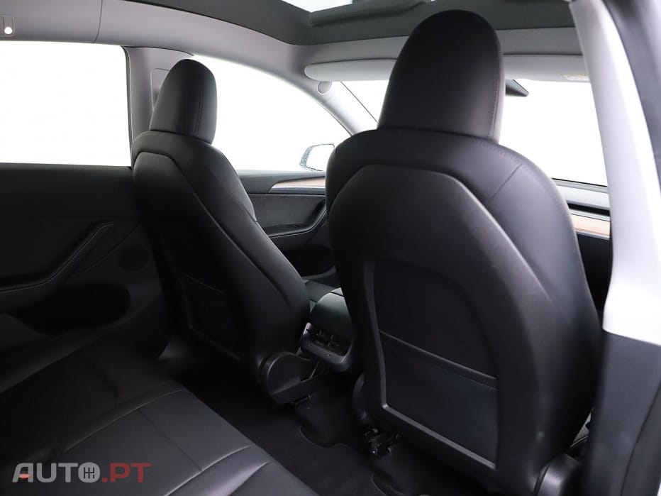Tesla Model Y Long-Range RWD