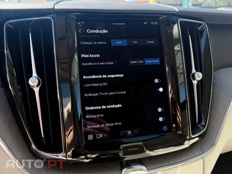 Volvo XC 60 2.0 T6 PHEV Core AWD — fotografia 22
