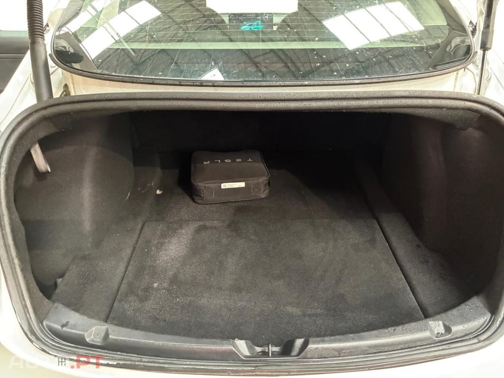 Tesla Model 3 Standard Range Plus RWD