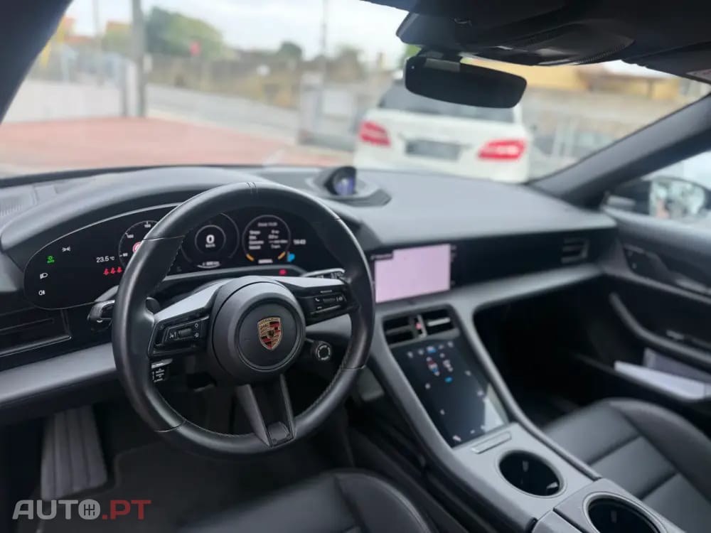 Porsche Taycan ST 4S