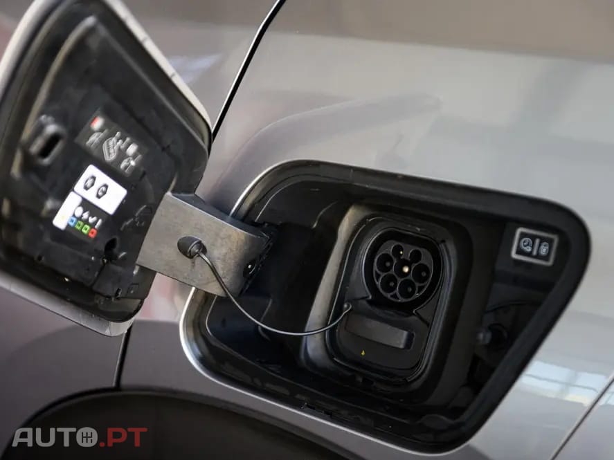 Peugeot E-2008 50 kWh GT Pack