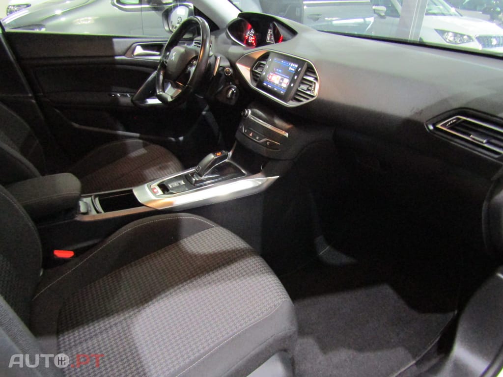 Peugeot 308 1.5 BlueHDi Style EAT8