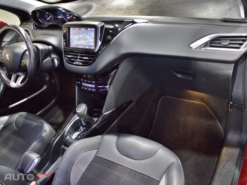 Peugeot 2008 1.2 PureTech Crossway EAT6