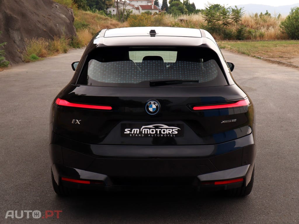 BMW iX xDrive 50 Pack Desportivo
