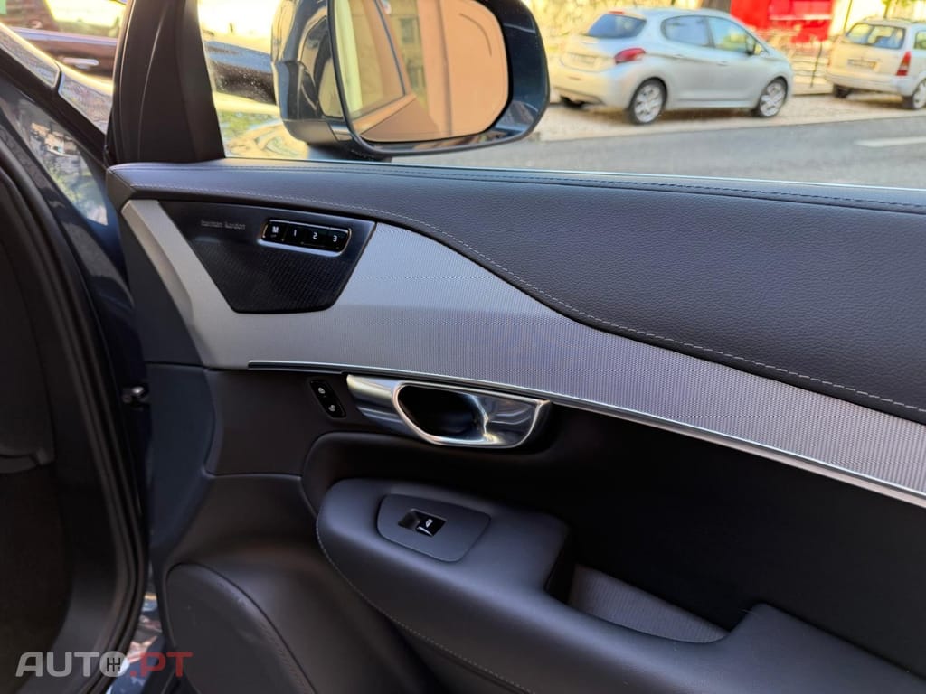 Volvo XC90 2.0 T8 PHEV Ultimate Dark AWD