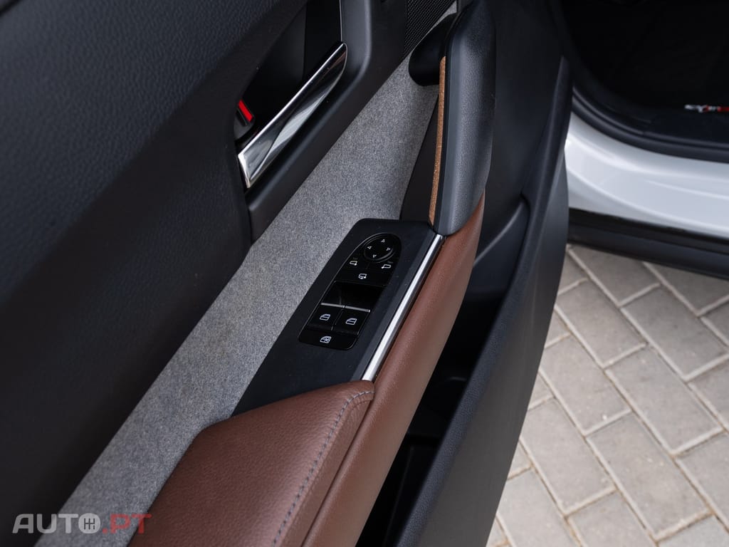 Mazda MX-30 e-SKYACTIV Advantage+Modern Confidence