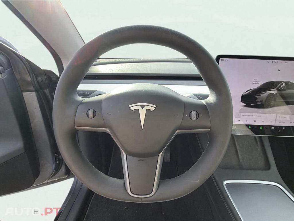 Tesla Model Y Long-Range RWD