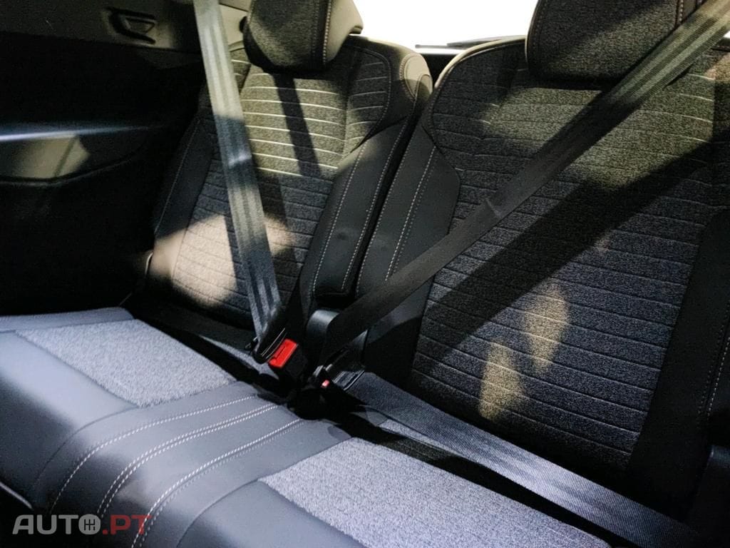 Peugeot E-5008 73 kWh Allure