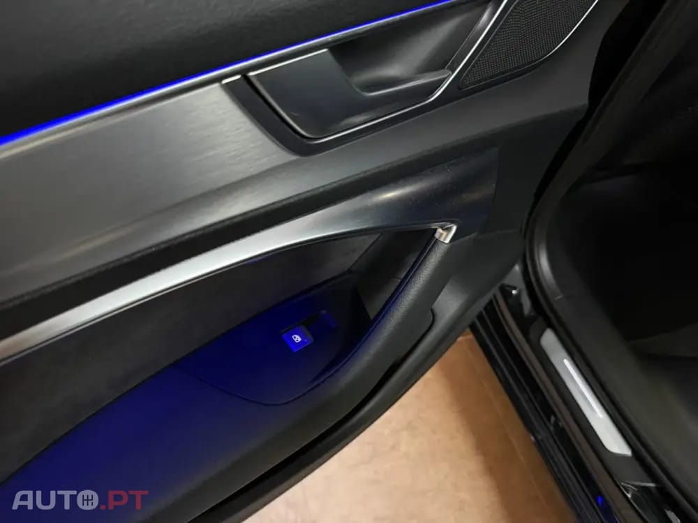Audi A6 Avant Sport 40 TDI quattro S line HUD Matrix Black Edition — fotografia 35