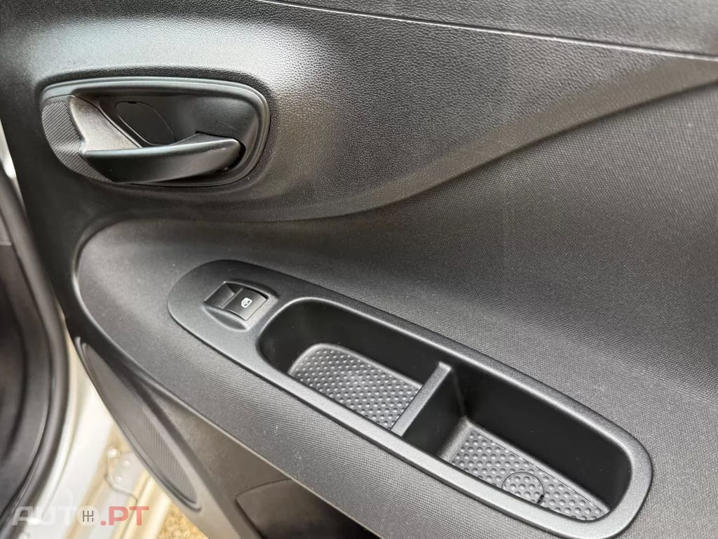 Fiat Punto 1.3 M-Jet Lounge Start&Stop — fotografia 30