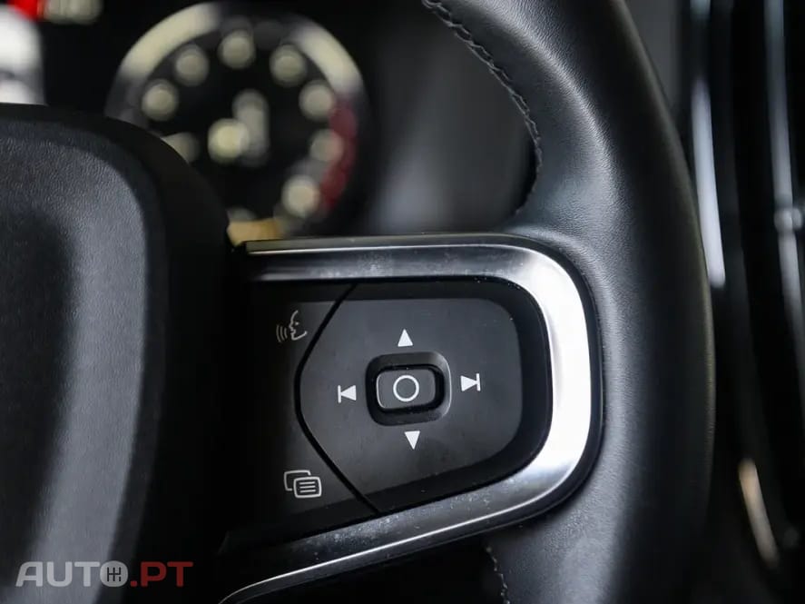 Volvo XC40 1.5 T2 Plus Dark Auto