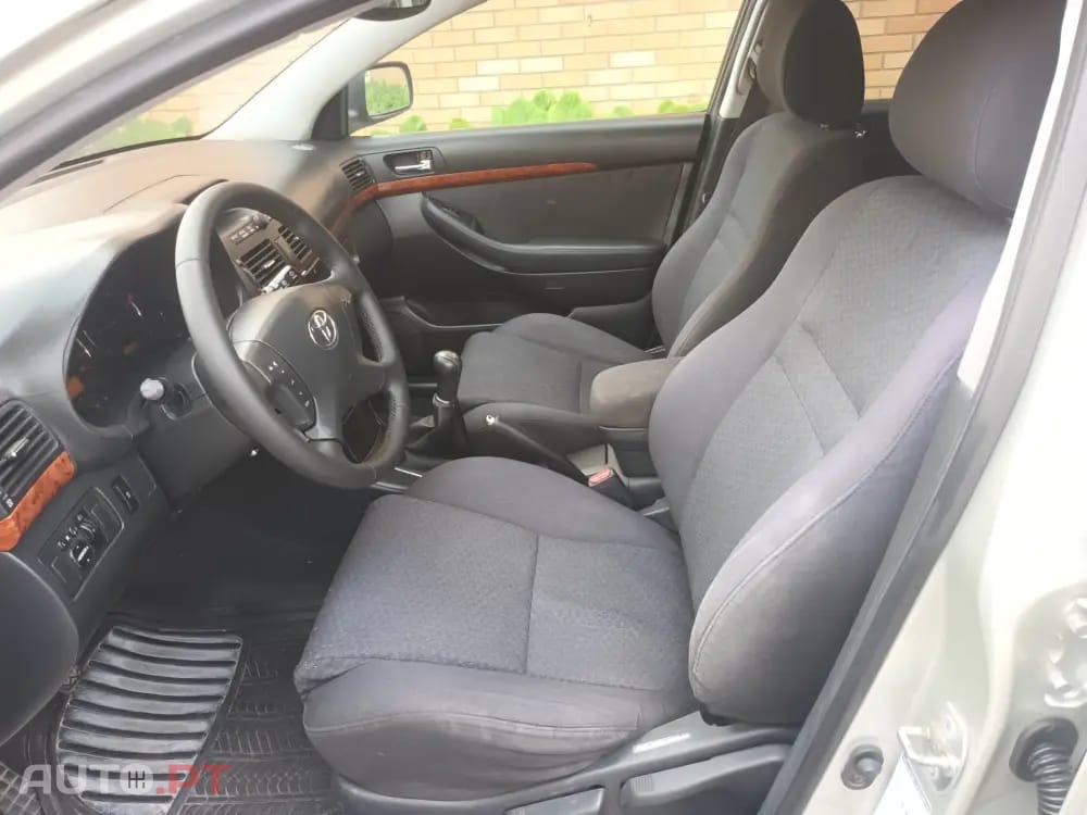 Toyota Avensis 2.0 D-4D Sol
