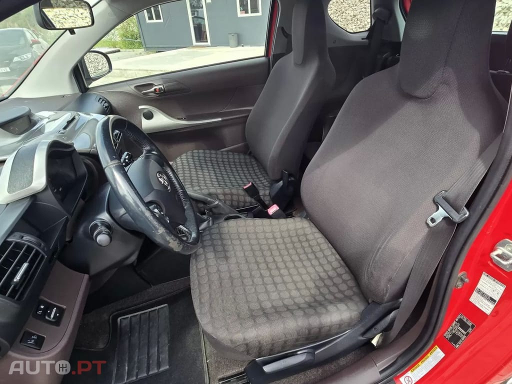 Toyota iQ 1.0 VVT-i
