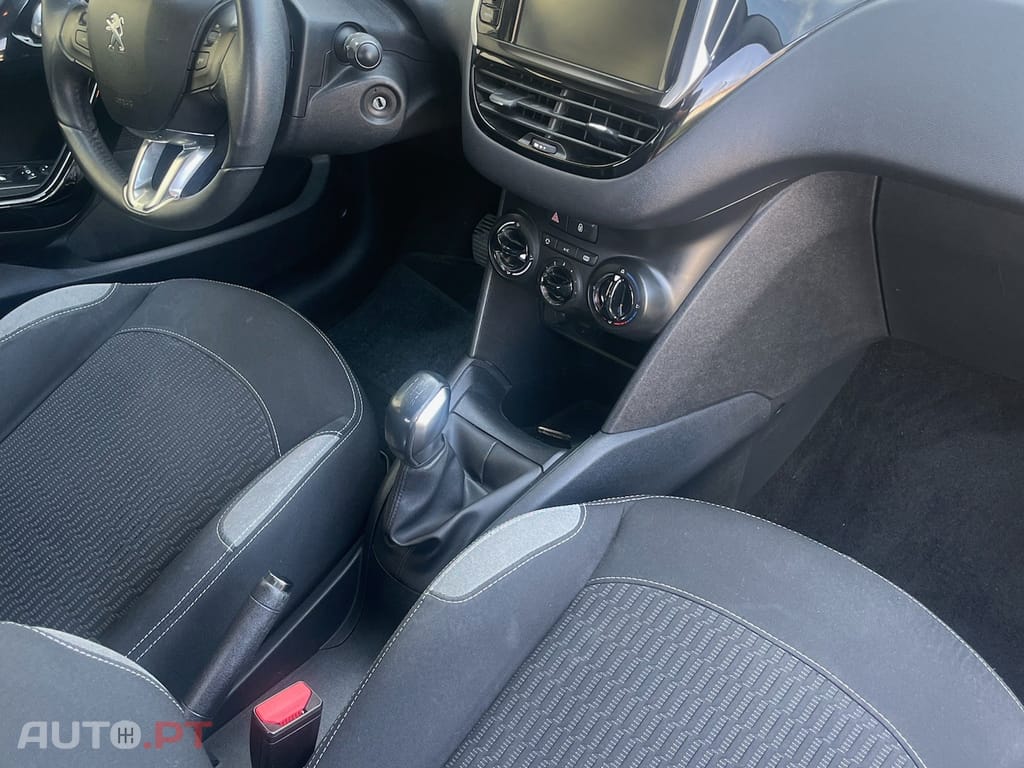 Peugeot 208 1.2 VTi Style