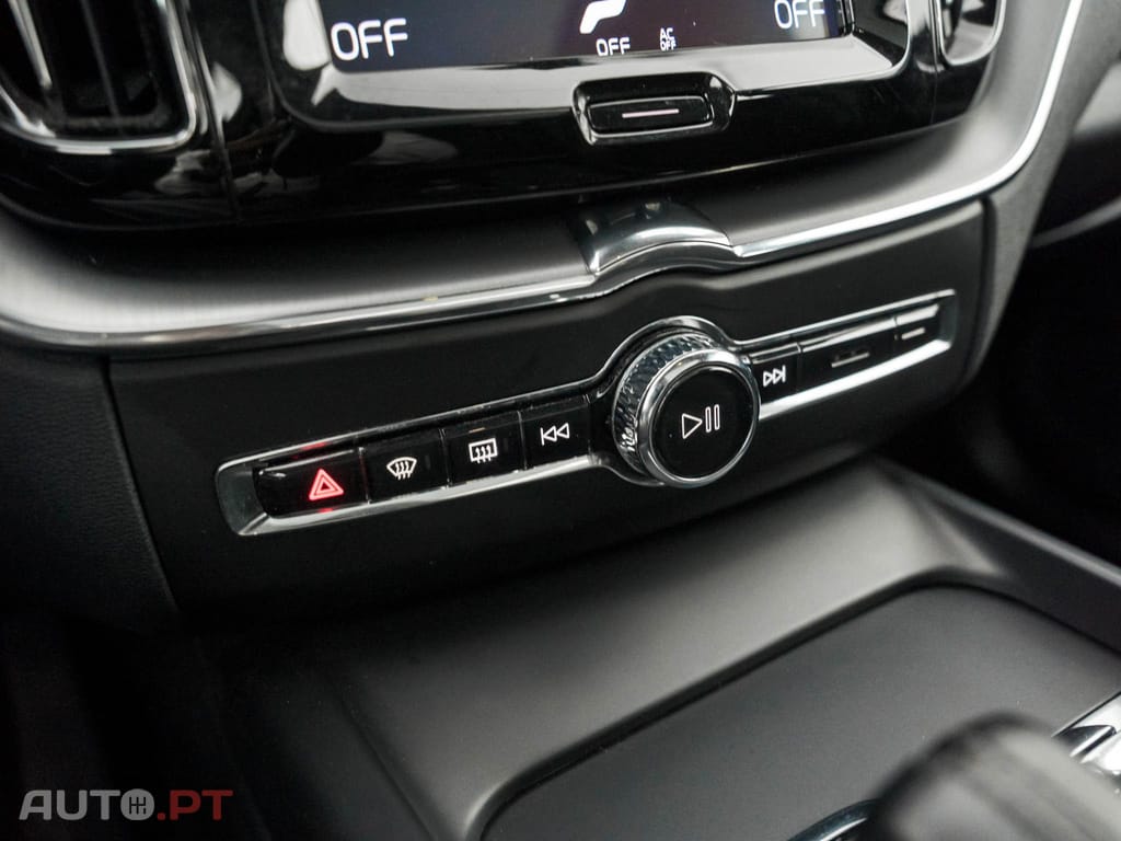 Volvo XC60 2.0 T8 PHEV Momentum Plus AWD