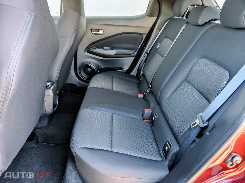 Nissan Juke DIG-T 117 Acenta — fotografia 30