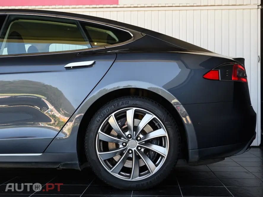 Tesla Model S Dual Motor AWD