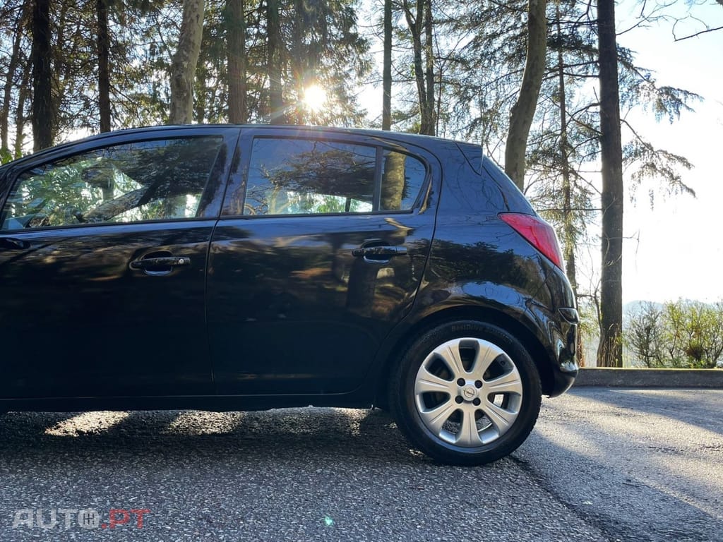 Opel Corsa 1.2 Enjoy