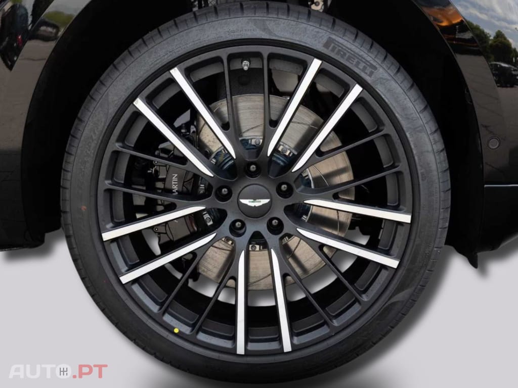 Aston Martin DBX V8