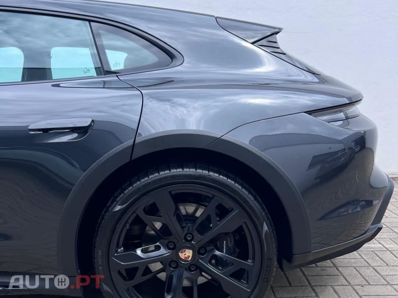 Porsche Taycan 4