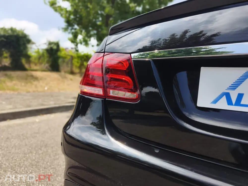 Mercedes-Benz E 220 CDI DPF BlueEFFICIENCY 7G-TRONIC Avantgarde