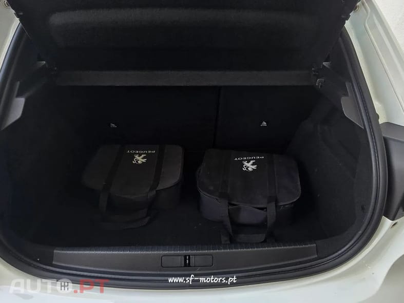 Peugeot E-208 Active
