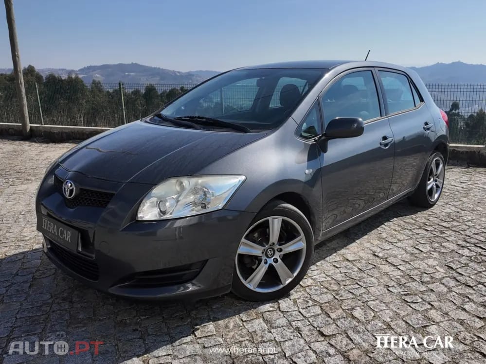 Toyota Auris Outro
