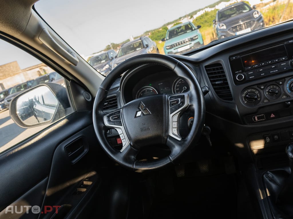 Mitsubishi L200 2.3 DI-D CD Invite 4WD