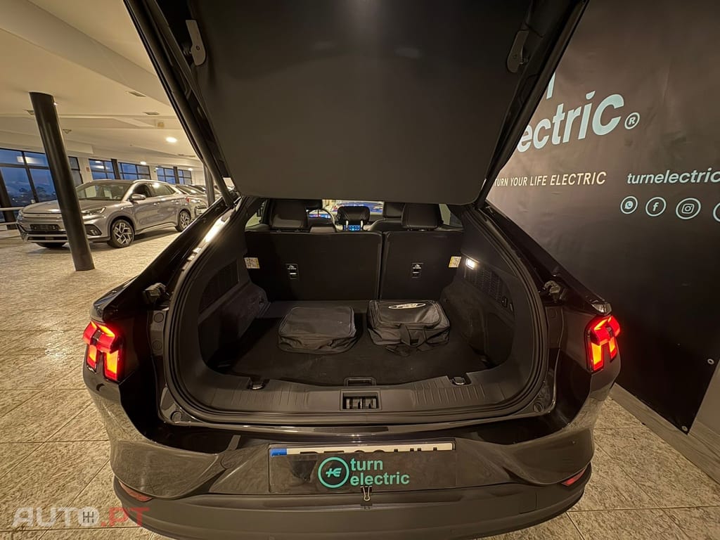 Ford Mustang Mach-E Alargada