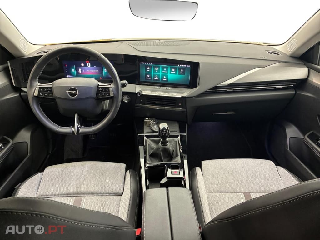 Opel Astra 1.2 T Elegance