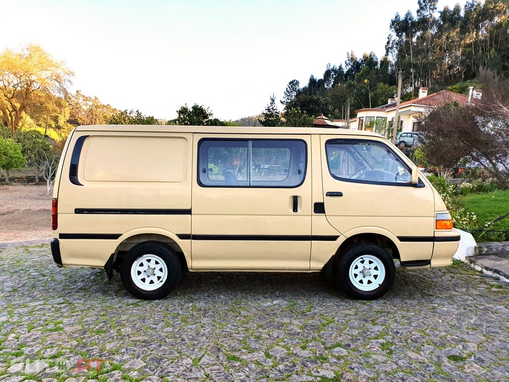 Toyota HiAce 2.4 D LH102L