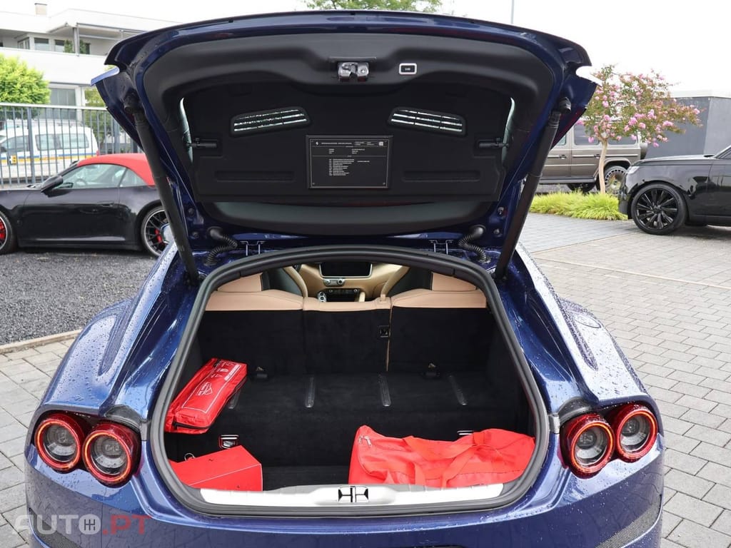 Ferrari GTC4 Lusso V12 4WD Lift