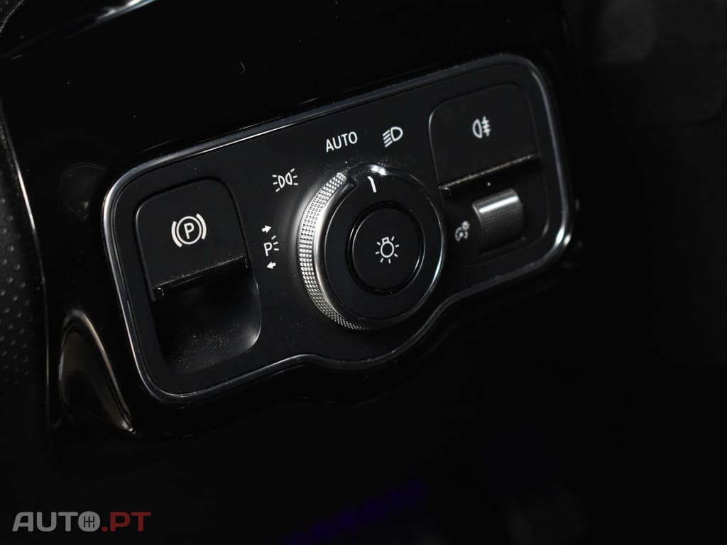 Mercedes-Benz A 250 e AMG Line 8G-DCT AMG Line