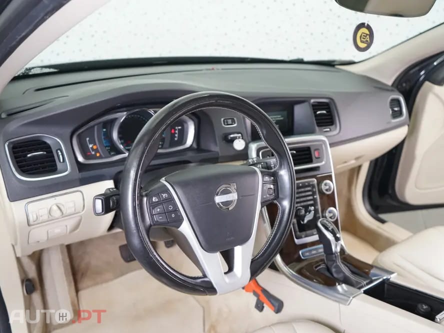 Volvo V60 2.4 D6 Summum AWD Phev
