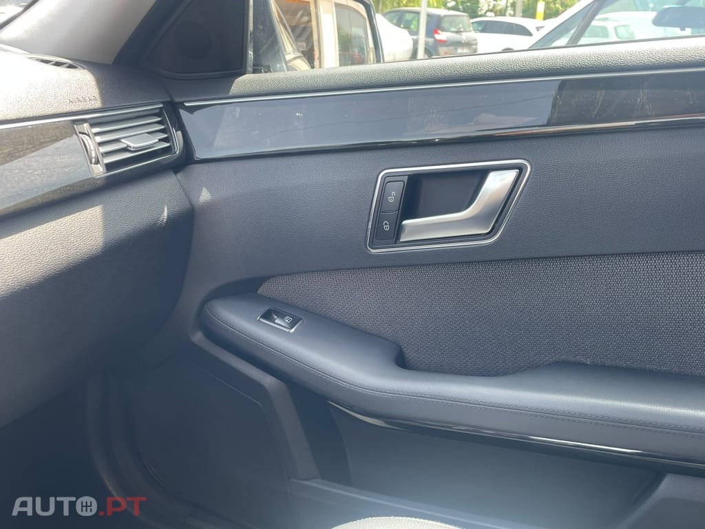 Mercedes-Benz E 300 Bluetec Hybrid Avantgarde — fotografia 18